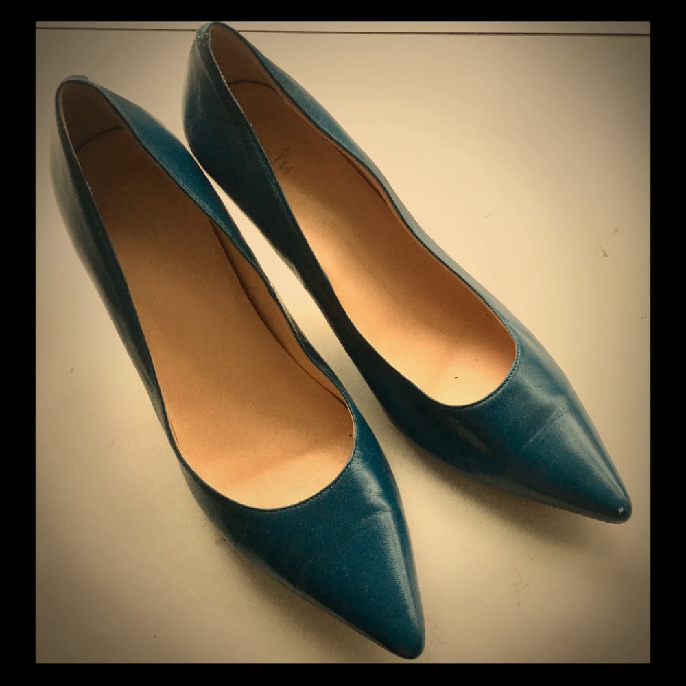 Dresser shoe